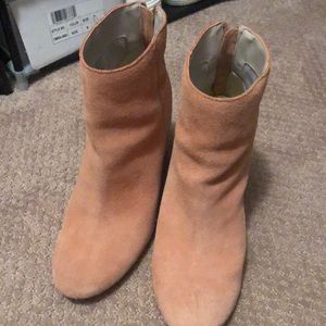 Womens Kenneth Cole size 9 booties